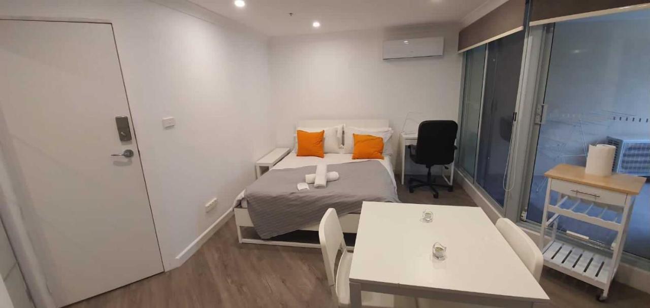 Dana-Cozy Studio With Shared Entry In The City Canberra Kültér fotó