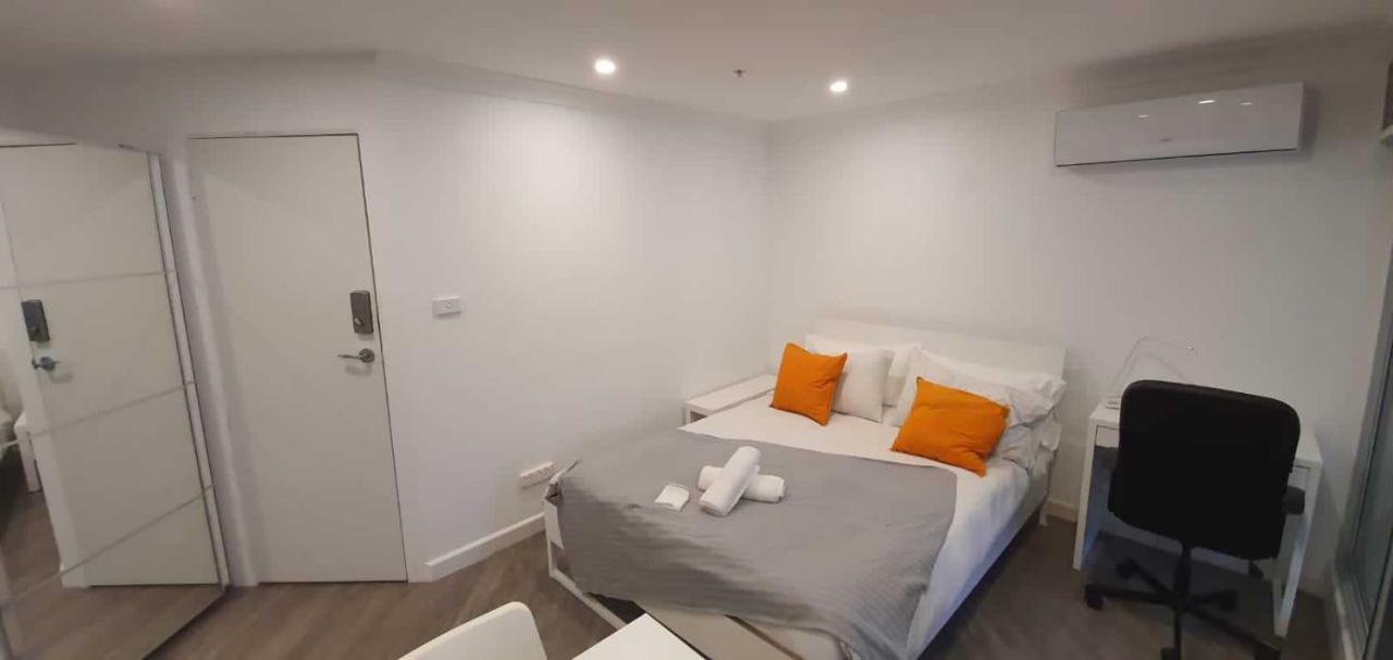Dana-Cozy Studio With Shared Entry In The City Canberra Kültér fotó