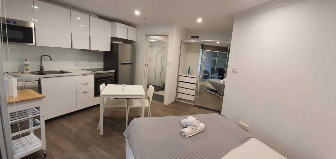 Dana-Cozy Studio With Shared Entry In The City Canberra Kültér fotó